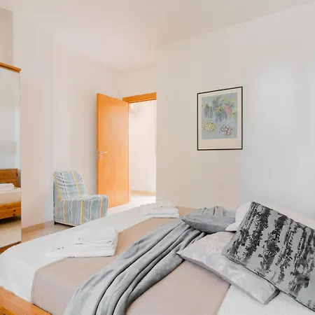 Laura In Centro أوترانتو